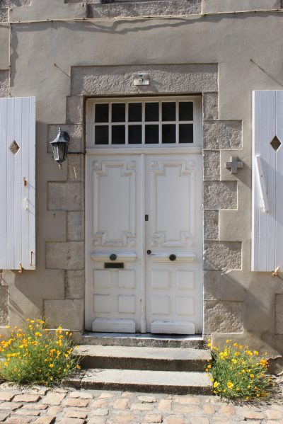 Haustür in Granville (Foto: Christine Rüppell)